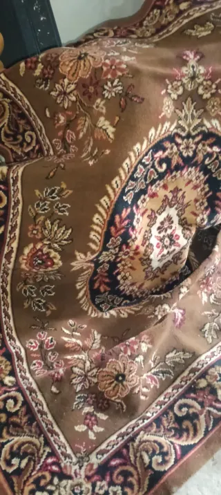 Bonita alfombra antigua de lana