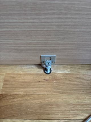 Cabecero de madera marrón