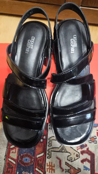 Sandalias charol Cesar Gaspari