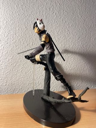 Figura de acción ninja con espada