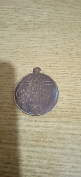 Medaglia in bronzo con immagine di s francesco