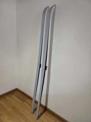 Esquís de fondo Rossignol + bastones