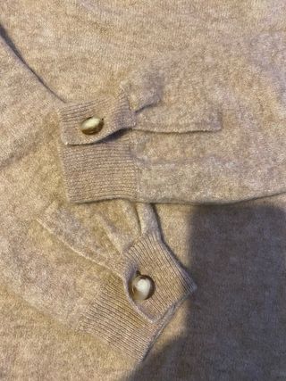 Jersey Sezane beige con botones