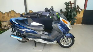 Suzuki Burgman 150 Maxi Scooter