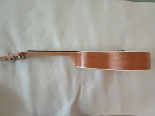 Ukelele Martisan con funda y accesorios