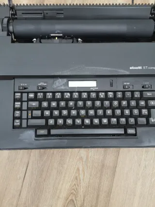 Máquina de escribir Olivetti ET Compact 60