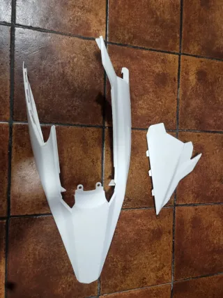 Plástica Trasera Beta 2025