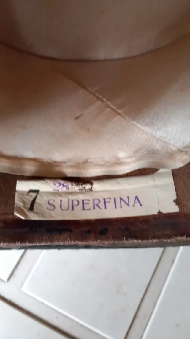 Sombrero de copa negro