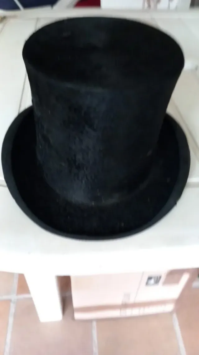 Sombrero de copa negro