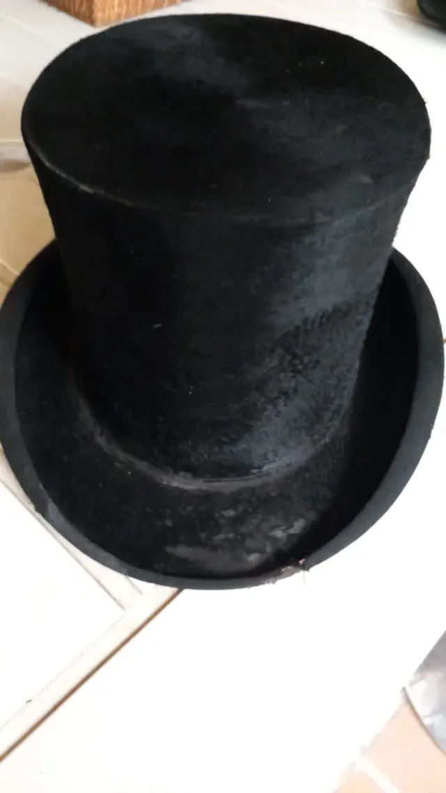 Sombrero de copa negro