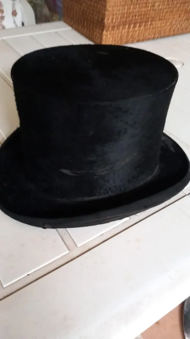 Sombrero de copa negro