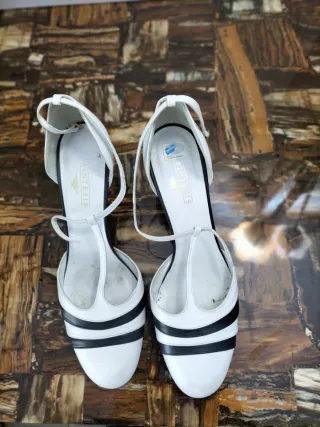 Zapatos Salome Piel Tacón Bajo