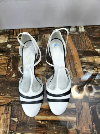 Zapatos Salome Piel Tacón Bajo