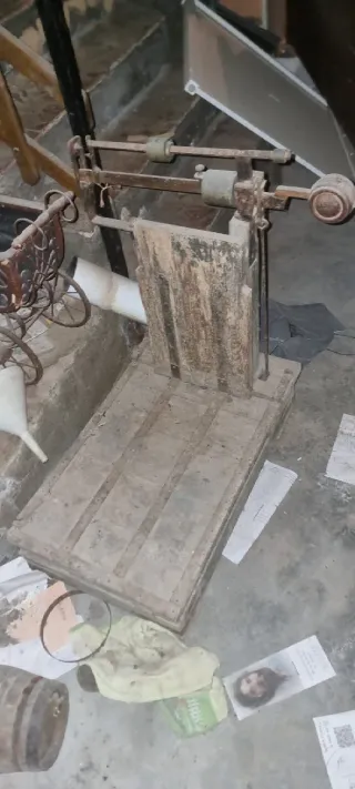 Bascula antigua de hierro