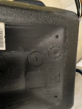 Silla elevadora de plástico.