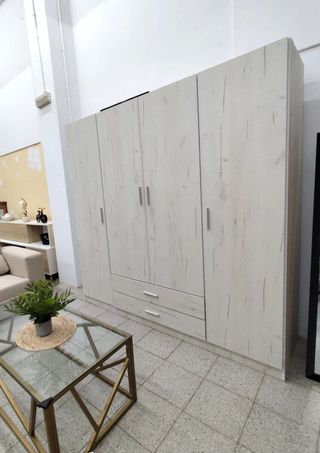 Armario 200cm 4 puertas – Resistente y espacioso!!