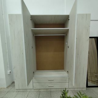 Armario 200cm 4 puertas – Resistente y espacioso!!