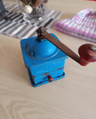 Molinillo de café antiguo ELMA azul