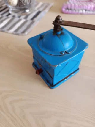 Molinillo de café antiguo ELMA azul