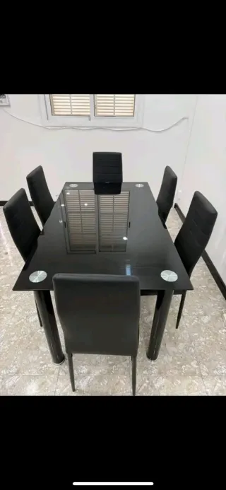 Mesa de cristal negra con 6 sillas