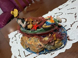 Statua pescatore siciliano barca e rete