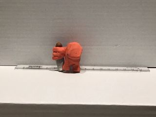 Figura Among Us Naranja con Cuchillo