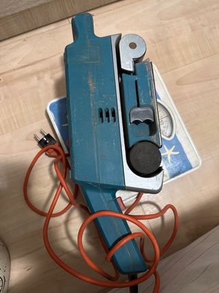 Lijadora de bandas Black & Decker