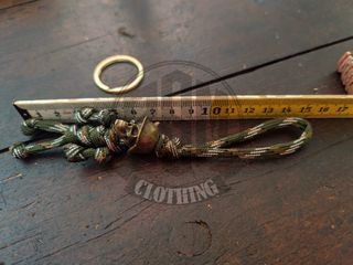 Portachiavi teschio con elmetto