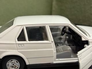 Bburago Alfa Romeo 75 Bianca 1:24
