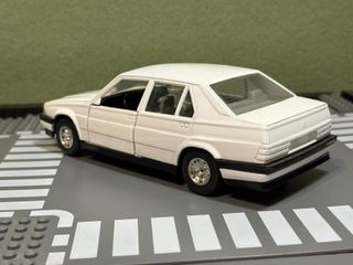 Bburago Alfa Romeo 75 Bianca 1:24