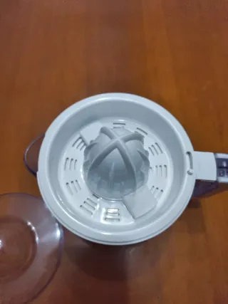 Exprimidor de naranjas eléctrico