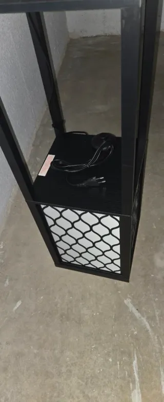 Lámpara de pie con estante y doble luz