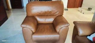 Sillón de piel marrón en buen estado