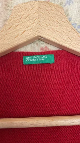 Cardigan rosso con cuore gioiello