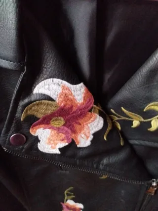 Chaqueta Biker Bordada Tachuelas