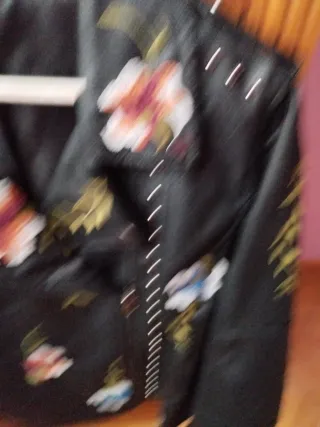 Chaqueta Biker Bordada Tachuelas