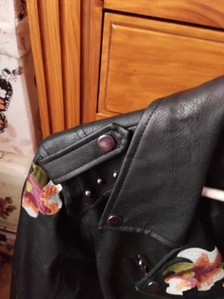 Chaqueta Biker Bordada Tachuelas