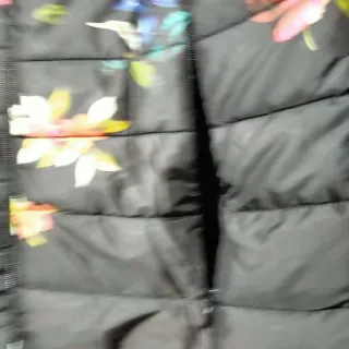 BONITA CHAQUETA ACOLCHADA FLORAL