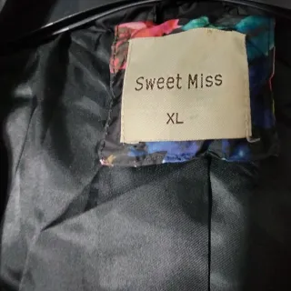 BONITA CHAQUETA ACOLCHADA FLORAL