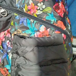 BONITA CHAQUETA ACOLCHADA FLORAL