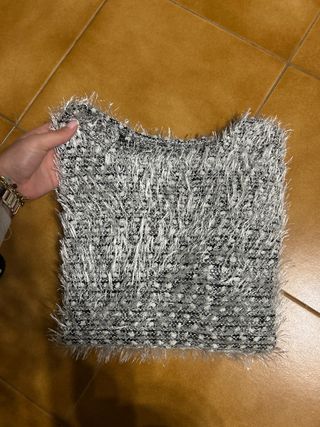 Jersey gris y blanco peludo