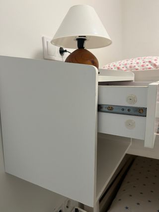 Dos Mesita de noche flotante blanca 55€ cada una