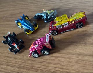 Lote de 5 Juguetes: Moto y Coches hot wheels