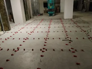 Trabajo de reformas baños cocinas. Suelos tejados