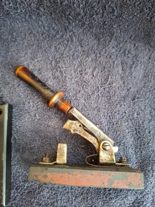 Seccionadores antiguos Guillotina