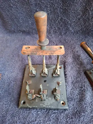 Seccionadores antiguos Guillotina