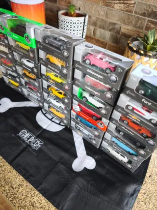 Coleção de Miniaturas de Carros - Diversos Modelos