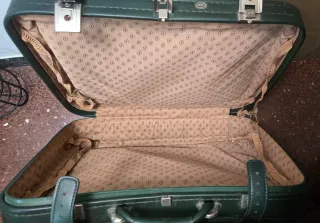 Maleta antigua de piel verde