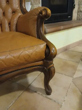 Poltrona Vintage Pelle Marrone Intagliata