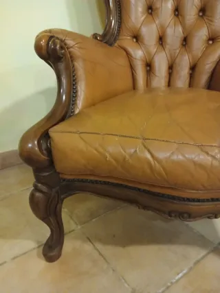 Poltrona Vintage Pelle Marrone Intagliata